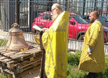 В Дягилеве на звонницу храма Царственных страстотерпцев подняли колокола