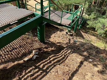 В Солотче лестница на Лысой горе опасна для отдыхающих