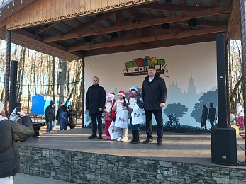 Рязанцы пробежались по Лесопарку в честь дня рождения Деда Мороза 