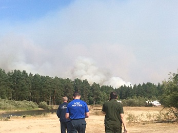 Фоторепортаж: лагерь пожарных в зоне ЧС — Деулино Рязанского района