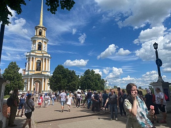 Рязанцы выстроились в огромную очередь к мощам блаженной Матроны Московской