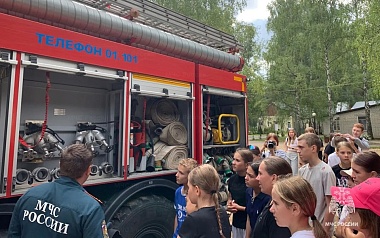 Рязанские пожарные провели занятия в детском лагере «Солнечный»