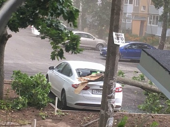 Ураганный ветер снёс крышу рязанского «Водоканала» - 62ИНФО Ураганный ветер снёс крышу рязанского «Водоканала»