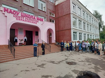 В Рязани открыли доску первому директору школы №69 Светлане Старожиловой