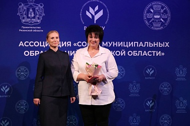 Сотрудников местного самоуправления поздравили спектаклем «Ревизор»