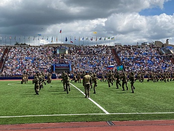 В Рязани День ВДВ отметили показательными выступлениями десантников и прыжками с парашютом