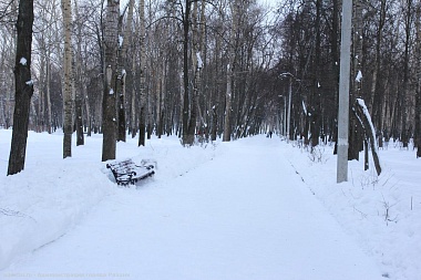 Уборка рязанских парков и скверов от снега продолжается
