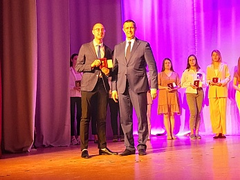 В Рязани в преддверии Дня медработника наградили будущих врачей