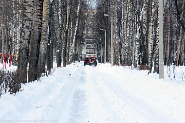 Уборка рязанских парков и скверов от снега продолжается