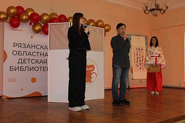 Юных рязанцев учили рисовать дракона