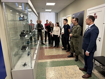 Руководитель РГУ имени Есенина Игорь Мурог сводил выпускников в пункт отбора на военную службу