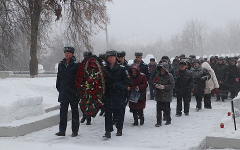 В День снятия блокады на Ленинградском кладбище Рязани возложили цветы