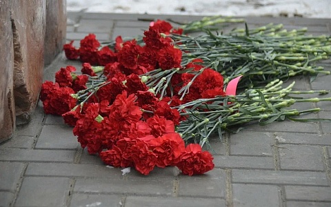 Семерым детям погибшего участника СВО вручили знаки «Мой папа – Герой»