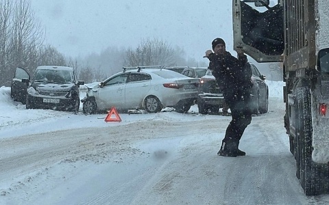 Массовая авария произошла возле строящегося моста под Дубровичами