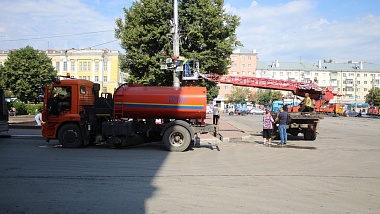 На Театральной площади в Рязани прошла генеральная уборка