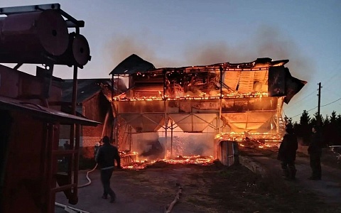 В Сараевском округе загорелось сельхозпредприятие