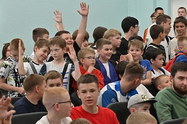 В Рязани чемпион Олимпиады Давид Мусульбес встретился с воспитанниками спортшкол