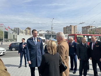 В Рязани в 9 Мая на площади Победы возложили цветы к Вечному огню