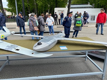 В Рязани у кремля 9 Мая открыли полевую кухню и показали трофейную технику