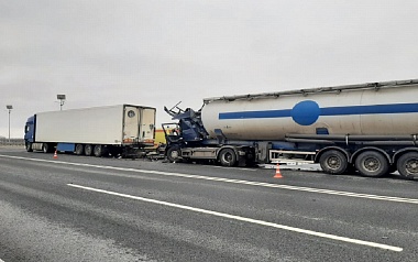 УМВД показало фото смертельного ДТП со Scania на трассе М5 в Шиловском районе