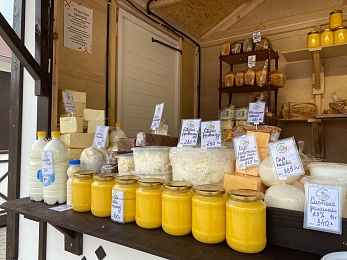 Рязанцы покупают на Пасхальной ярмарке куличи, мёд и корзины