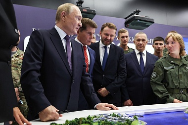 Путин посетил первый филиал НЦ «Россия» во Владивостоке