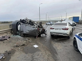В массовом ДТП на Солотчинском мосту 2 человека погибли, 3 пострадали