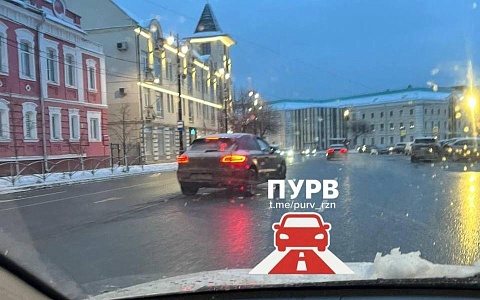 Porsche столкнулся с легковушкой в центре Рязани 