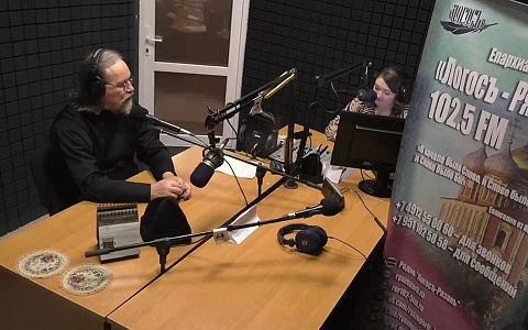 Митрополит Марк объяснил смысл крещения и ответил на вопросы верующих