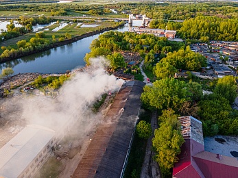 Пожар в речном порту в Рязани сняли с высоты  