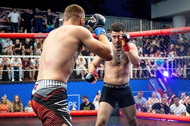 В рязанском Лесопарке прошёл турнир ММА «Битва за Рязань»