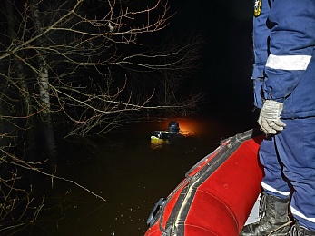 Под Рязанью водолазы тщетно искали уплывшего на лодке пенсионера в реке Гусь