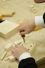 В Рязани столярная мастерская «Туки-Туки» проводит выездные мастер-классы для детей