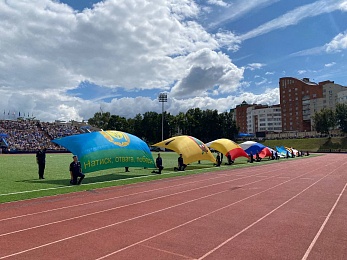 В Рязани День ВДВ отметили показательными выступлениями десантников и прыжками с парашютом