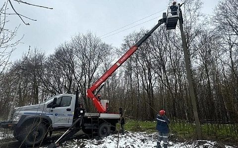 Энергетики вернули электричество в 60% пострадавших от стихии домов