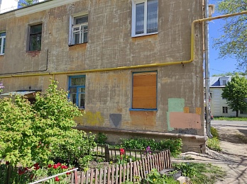 В Рязани 11-летний мальчик разбивает стёкла автомобилей камнем 