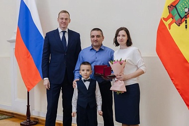 Губернатор Павел Малков наградил рязанцев перед Днем народного единства