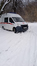 В Рязани 3 января машины скорой помощи массово застревали в снегу 