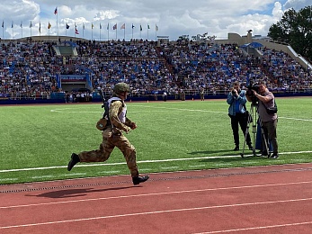 В Рязани День ВДВ отметили показательными выступлениями десантников и прыжками с парашютом