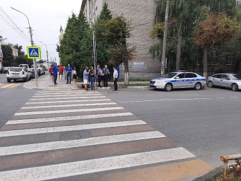 «Отцовский патруль» сделал предупреждающие надписи на перекрёстках в Рязани  - 62ИНФО «Отцовский патруль» сделал предупреждающие надписи на перекрёстках в Рязани