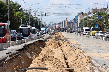Подрядчик начал доставку лотков для укладки теплотрассы на Первомайском проспекте