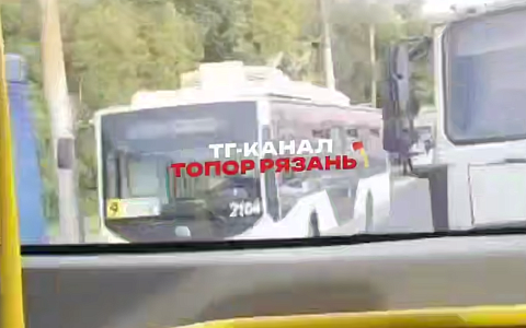 В центре Рязани десяток троллейбусов прекратил движение В центре Рязани десяток троллейбусов прекратил движение