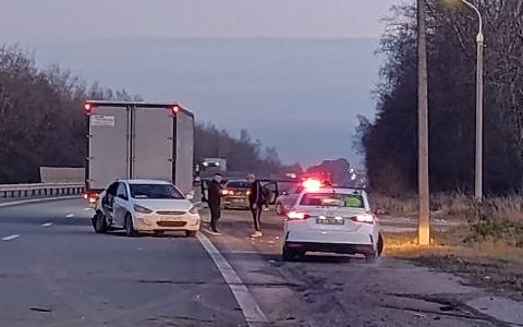 Въехал в столб: водитель и два ребенка пострадали в ДТП с Hyundai под Рязанью
