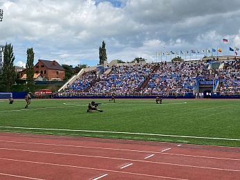 В Рязани День ВДВ отметили показательными выступлениями десантников и прыжками с парашютом