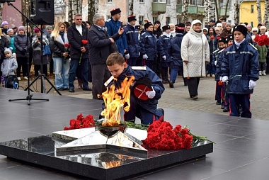 В Шиловском районе в поселке Лесной зажгли вечный огонь в парке Победы