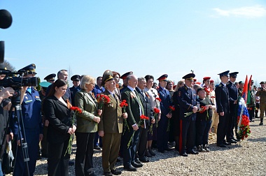 В Рыбном спустя 80 лет поисков перезахоронили найденные останки красноармейца