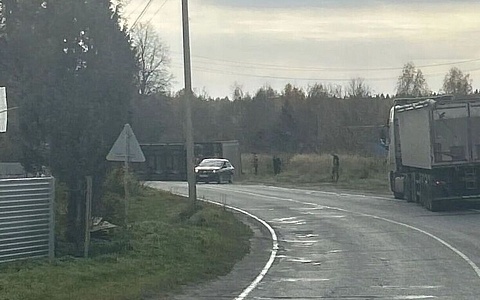 В Касимовском округе перевернулась фура