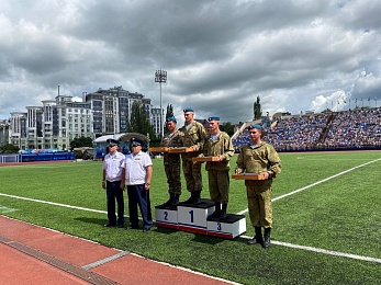 В Рязани День ВДВ отметили показательными выступлениями десантников и прыжками с парашютом