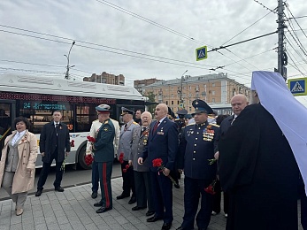 В Рязани в 9 Мая на площади Победы возложили цветы к Вечному огню