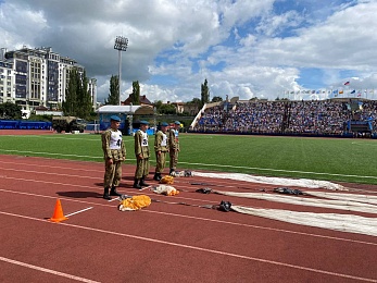 В Рязани День ВДВ отметили показательными выступлениями десантников и прыжками с парашютом